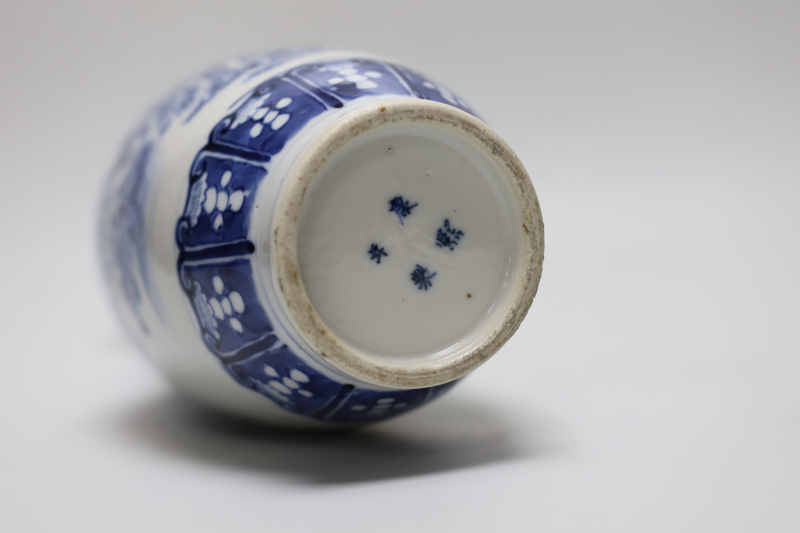 A 19th century Chinese blue and white ‘birds, rockwork and peonies’ vase, 26cm